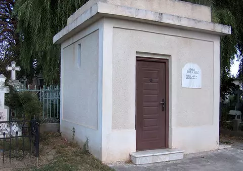 Au sonerie la uşa cavoului. Cine are curaj să sune?