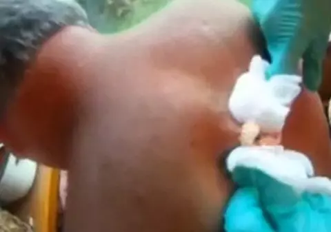 ÎŢI VA ÎNTOARCE STOMACUL PE DOS! Cel mai dizgraţios coş! | VIDEO