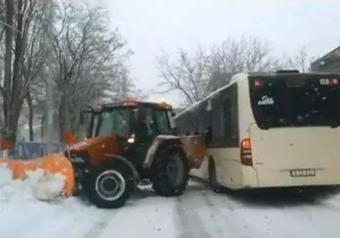 DN22 a fost închis din nou, la trei zile după ce a fost redat traficului