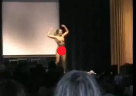 INTRZIS MINORILOR | O elevă s-a dezbrăcat în fața colegilor și profesorilor | VIDEO