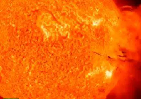 Experţii avertizează! Pământul va fi lovit de cea mai puternică furtună solară de după 2005 
