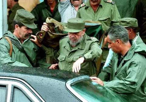 Fidel Castro râde de ”moartea sa” de pe Twitter