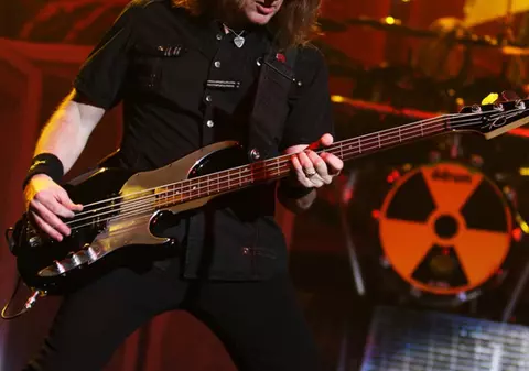 Vă vine să credeţi? Dintr-un rocker celebru vrea să devină pastor luteran!