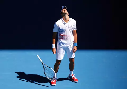 S-a făcut de râs! Tenismenul numărul 1 mondial a fost bătut de o fetiţă de 12 ani! 