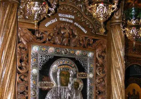 De frica hoţilor, nu se mai pun bijuterii la icoana făcătoare de minuni 
