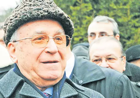 Iliescu: "Trebuie să avem alegeri anticipate"