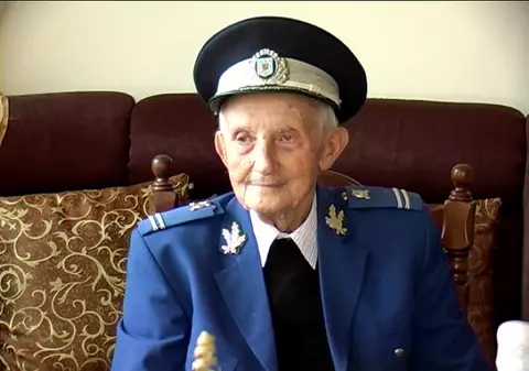 Jandarmii arădeni şi-au sărbătorit veteranul de 102 ani! | FOTO