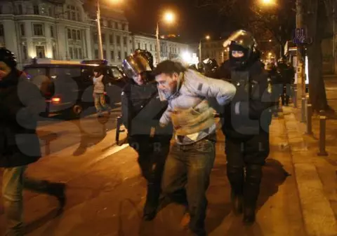 Un jurnalist a fost bătut duminică de jandarmi 