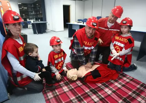Vezi care este legenda manechinului pe care se învaţă resuscitarea respiratorie!