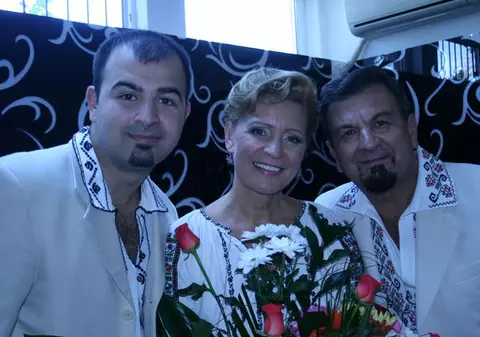 Matilda Pascal-Cojocăriţa dă petrecere de Sf.Ion pentru soţul ei, dirijorul Ştefan Cigu  