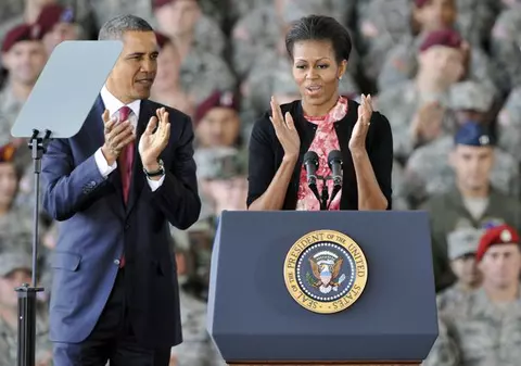 Ce nu face familia Obama pentru voturi: Michelle Obama şi-a făcut cont de Twitter