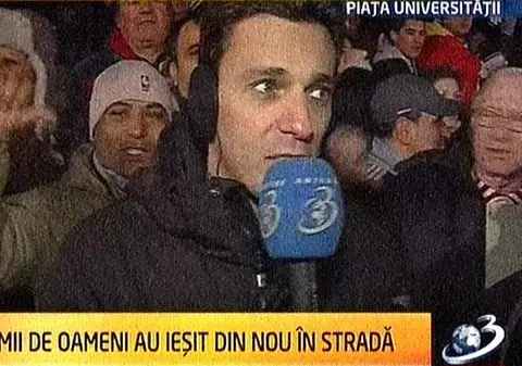 Mircea Badea protestează în Piața Universității: "Mai bine HAIMANA decât TRĂDĂTOR, mai bine CIUMPALAC decât DICTATOR!"