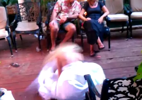 Iată ce poţi păţi dacă bei prea mult la nunta ta! | VIDEO