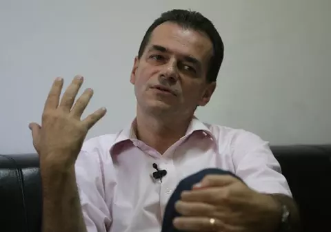 Au făcut cunoștință cu furia poporului! Ludovic Orban, Viorel Lis și Irinel Columbeanu, alungați din Piața Universității