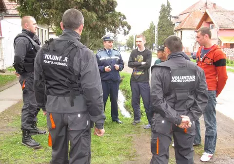 Poliţiştii-voluntari din satele mureşene au pus hoţii şi bătăuşii pe fugă