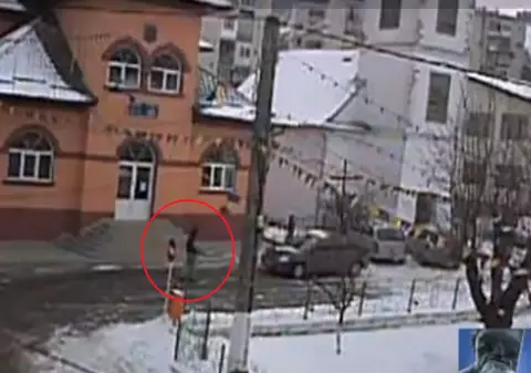 Protest inedit. La "revoluţie", de unul singur! | VIDEO