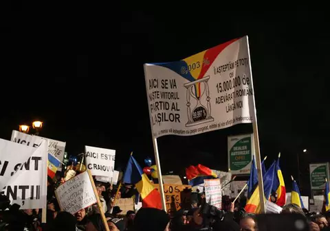 PROTESTE, ZIUA A ŞASEA | Protestele continuă, Ministrul Traian Igaş a venit la Universitate