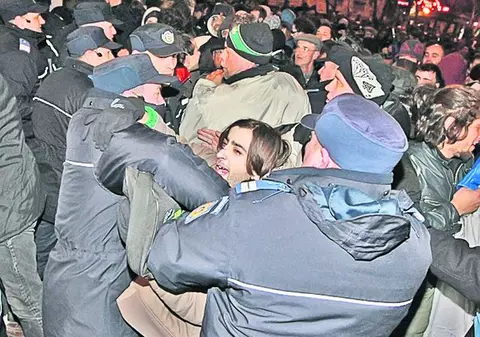 Huliganii din galerii, înlocuiţi de copii!