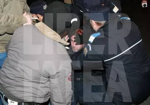 PROTESTE ŞI HAOS | Ministrul de Interne le cere şefilor de arme MAI MULTĂ FERMITATE