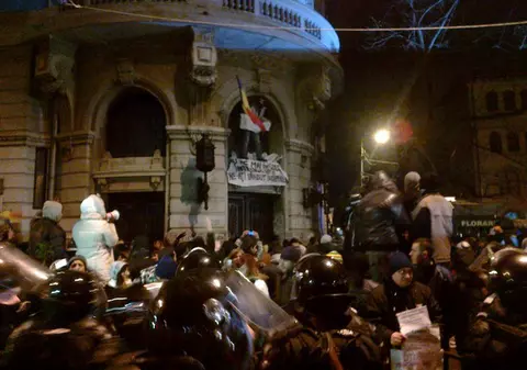 Citește manifestul poetic al protestatarilor