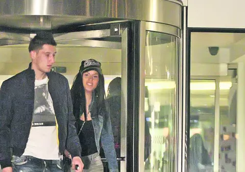 Costea se antrenează, la mall, cu Daniela