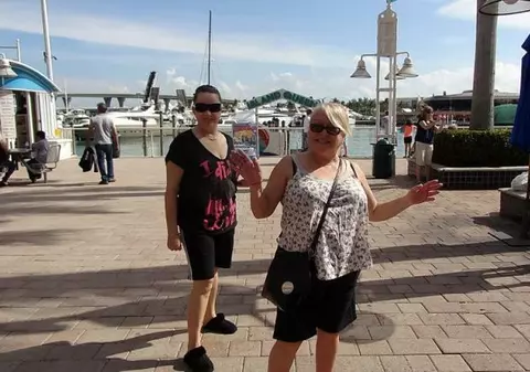 Mirabela Dauer a scăpat de gerul din România! Artista se bucură de soare în America!