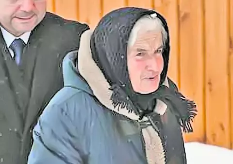 Cum a reacţionat tanti Anuţa, mama premierului Emil Boc, când a aflat că fiul ei a demisionat: «Ce bine, o să-l văd mai des»