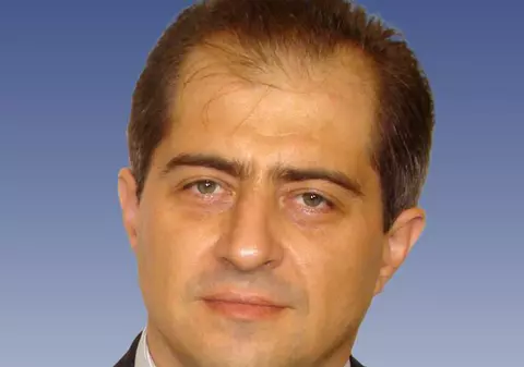 El e deputatul care face parte simultan din două partide! 