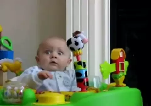 Îţi vine să-i mănânci! Iată care sunt cei mai haioşi copii de pe internet! | VIDEO