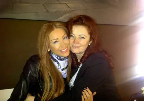Care e mai frumoasă: Bianca Drăguşanu sau mama ei? 