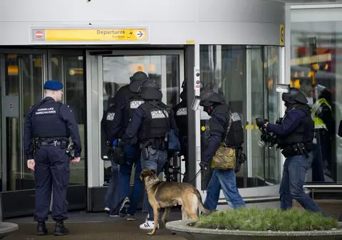 Alertă cu bombă la aeroportul Schiphol din Amsterdam