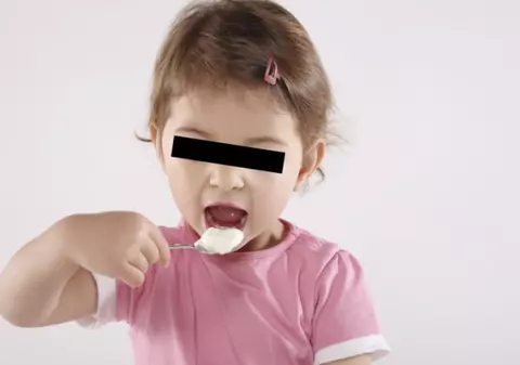 INCREDIBIL! Un profesor lega elevii la ochi şi le dădea să-i guste sperma