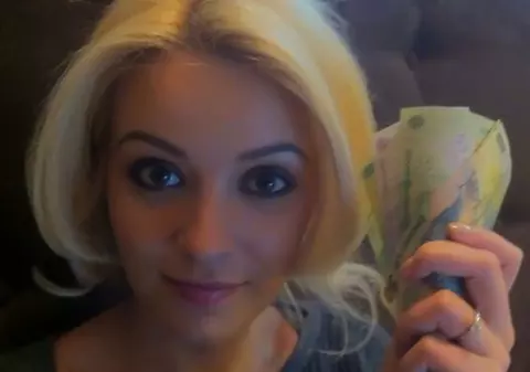Diana Dumitrescu, dependentă de shopping: "Cheltuiesc banii pe tot felul de prostii"