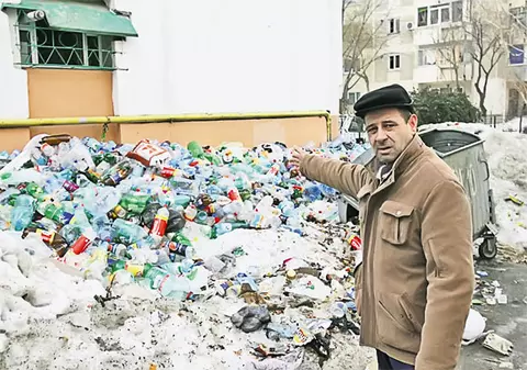 Bucureștiul - pubelă pentru adulți, o "lume curată" pentru copii 