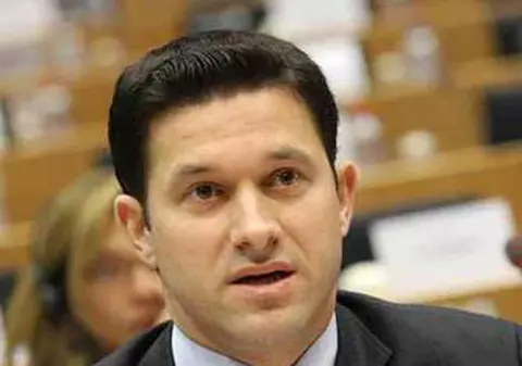 Europarlamentarul Petru Luhan cere Comisiei Europene interzicerea comerţului cu medicamente periculoase pe Internet