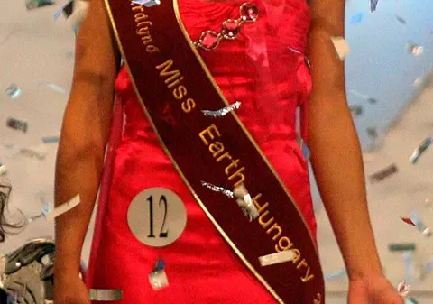 Pokeristul Daniel Negreanu a refuzat s-o ia de soţie pe Krisztina Polgár, o fostă Miss Ungaria. Vezi motivul | VIDEO