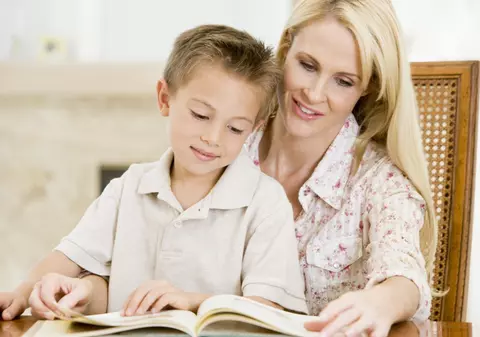 Cursuri gratuite pentru elevi, părinţi şi bunici în sectorul 2