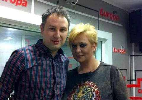 Monica Anghel cântă în memoria artistei Whitney Houston în garajul Europa FM