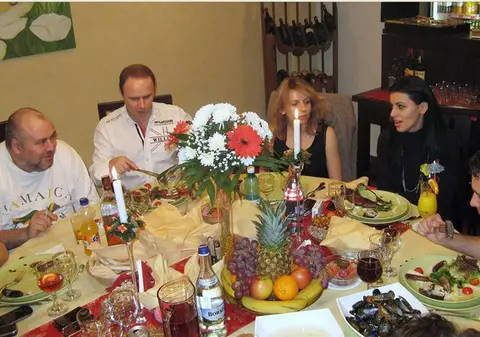 "Trăsniţii" au început noul sezon cu o petrecere! FOTO