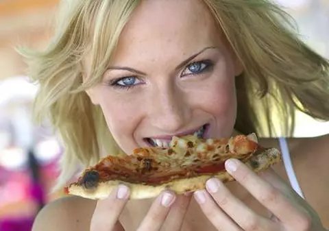 Poţi să crezi aşa ceva? O femeie a mâncat doar pizza timp de 31 de ani