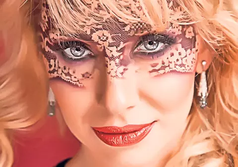 Sylvie a lansat o nouă piesă | AUDIO