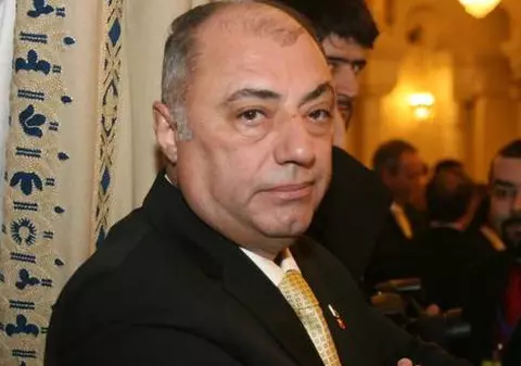 Antonie Solomon şi şase consilieri doljeni, excluşi din PDL