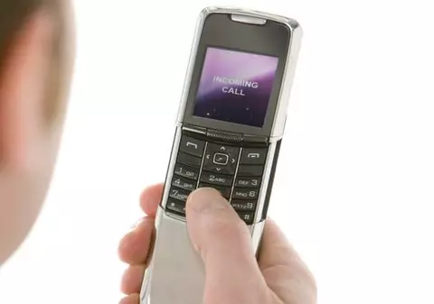 Te deranjează sunetul de apel al telefoanelor "vecinilor"? Ai grijă, îţi poate afecta creierul!