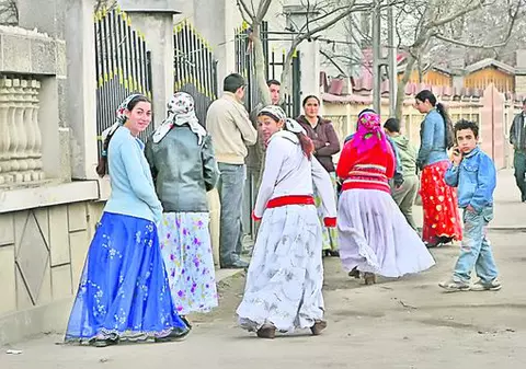 Îți vine să crezi? Cică avem doar 619.000 de ţigani