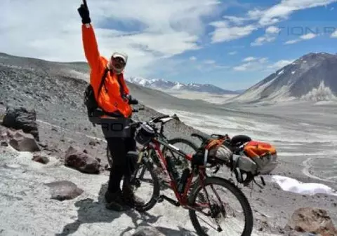 Cu bicicleta pe Himalaya. Un român a realizat performanţa asta | FOTO