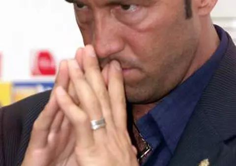 Viaţa în Emirate nu e uşoară! Zenga a făcut o criză de nervi!