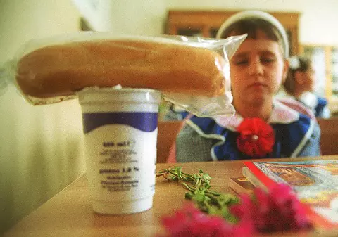 12 copii internaţi în spital cu toxiinfecţie alimentară! Se pare că s-au îmbolnăvit din cauza laptelui primit la şcoală