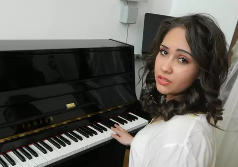 Are 17 ani şi o voce de excepţie, însă nu are voie să participe la "Românii au talent". Află de ce | FOTO&VIDEO