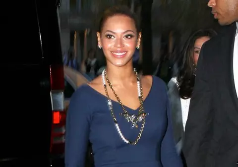 Burta lui Beyonce - Partea a doua. De ce are abdomenul plat, la doar zece săptămâni după ce a născut? FOTO