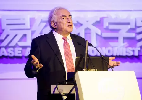 Dominique Strauss-Kahn, huiduit de studenţii de la Cambridge | FOTO & VIDEO